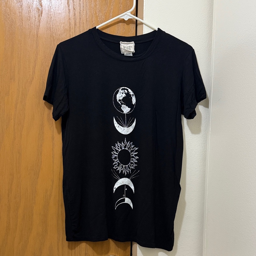 Modish Rebel sz S Black Graphic T-Shirt